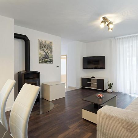 Višnjan Apartment Larissa By Rent Istria מראה חיצוני תמונה