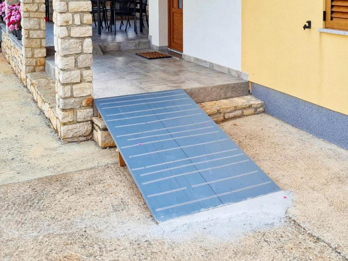 Višnjan Apartment Larissa By Rent Istria מראה חיצוני תמונה
